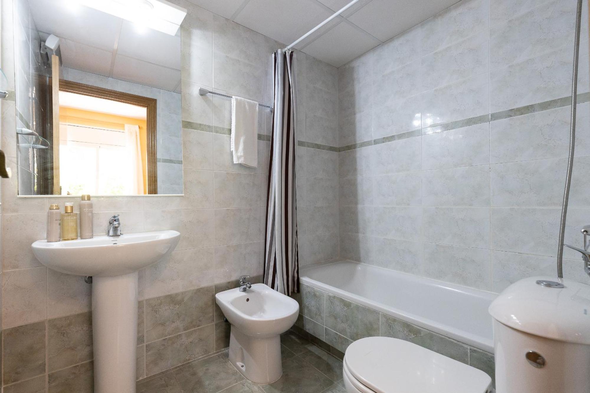 Uhc Golden Pineda Apartments La Pineda Extérieur photo